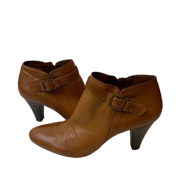 Bandolino Woman's size 8 brown med heal leather ankle boot side zip - Picture 1 of 10